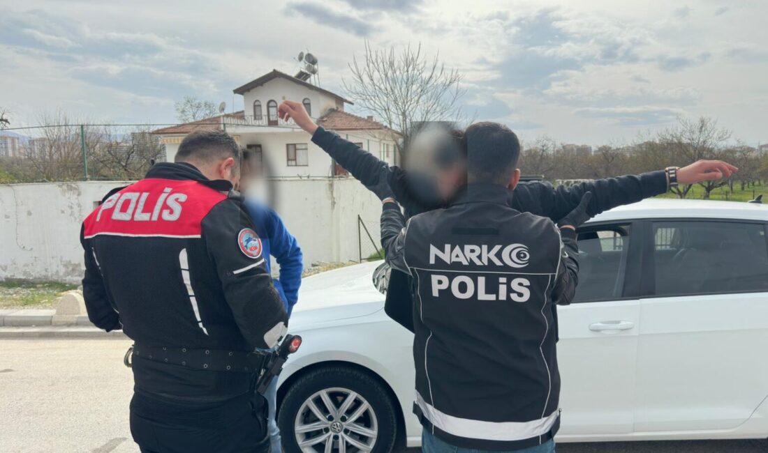 Manisa’daki Okul Saldırısı Sonrası Malatya’da Önlemler Artırıldı Manisa’nın Turgutlu ilçesinde bir öğrencinin okul önünde silahla ateş açmasının