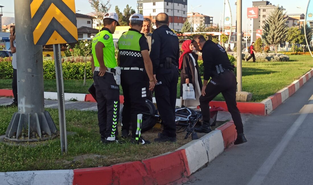 Malatya’da otomobilin çarptığı elektrikli bisikletin sürücüsü ağır yaralandı. Kaza, saat