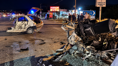 Malatya’da dün akşam 3 otomobilin karıştığı ve araçlardan birinin ikiye
