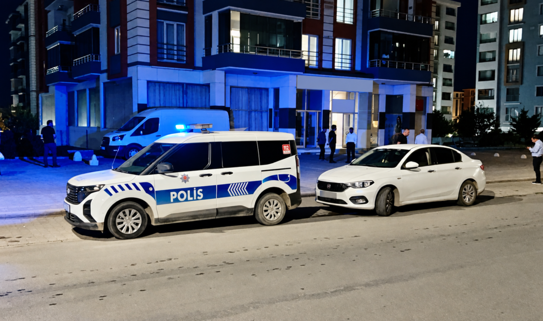 Pompalı Tüfekle Ateş Açıldı, Polis Alarma Geçti Battalgazi ilçesinde motosikletle bir iş yerinin önüne gelen iki şüpheli,
