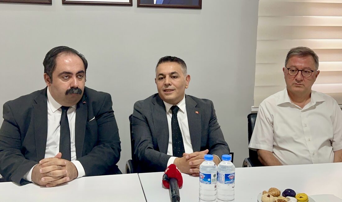 Sadıkoğlu’ndan YENİ Parti’ye ziyaret: “İftirayla Değil, Projelerimizle Konuşuyoruz” Malatya Ticaret ve Sanayi Odası Başkanı Oğuzhan Ata Sadıkoğlu, yaklaşan