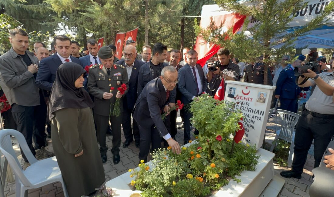 Vali Yavuz: “Bin Yıldır Buradayız, Kıyamete Kadar Da Olacağız” Malatya’da 19 Eylül Gaziler Günü dolayısıyla düzenlenen programda şehitler dualarla