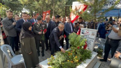 Malatya’da 19 Eylül Gaziler Günü dolayısıyla düzenlenen programda şehitler dualarla