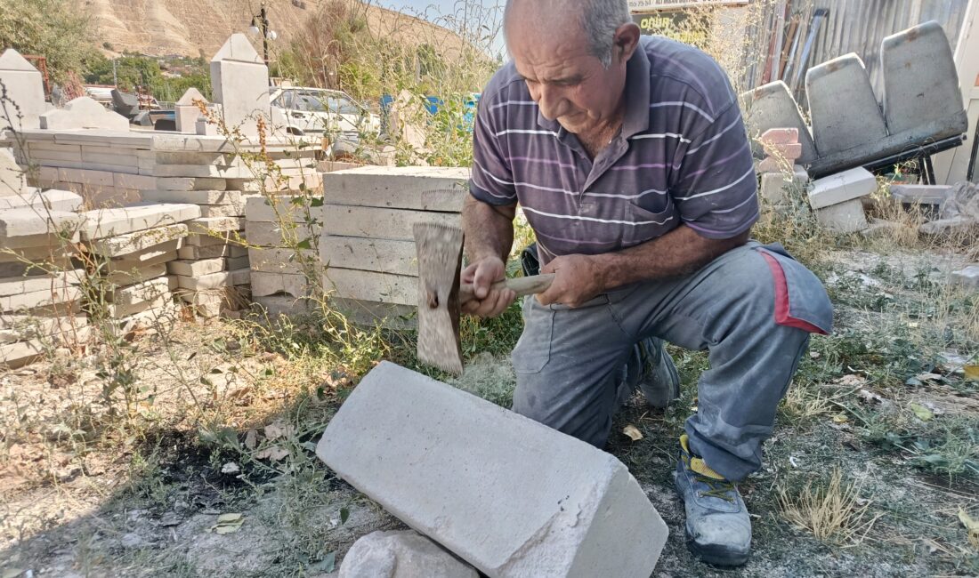 Yarım Asırlık Taş Ustasının Çırak Kaygısı Darende’de yaklaşık 50 yıldır baba mesleği taş ustalığını sürdüren Sıtkı