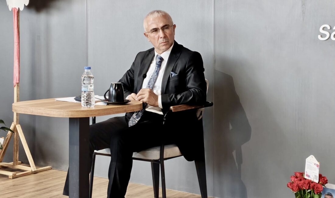 Yazar Cevdet Atalan Okurlarıyla Buluştu Yazar Cevdet Atalan, 6 Şubat 2023 depremlerini konu aldığı “Asrın