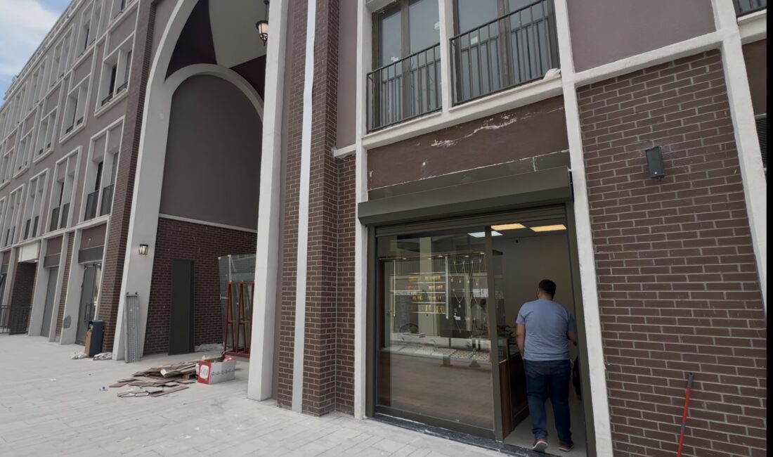 Yeni Çarşıda Duvarı Delip Kuyumcuya Girdiler Malatya’da boş dükkânın duvarını delerek kuyumcuya giren hırsızlar, altınların bulunduğu