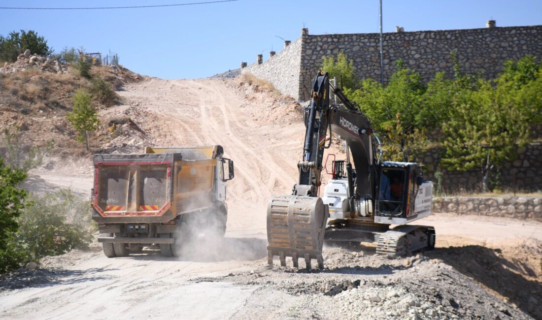 Yeşilyurt’ta Ulaşım Yatırımları Hız Kesmeden Sürüyor 2,5 yılda 3 milyar TL’nin üzerinde ulaşım yatırımı gerçekleştiren Yeşilyurt