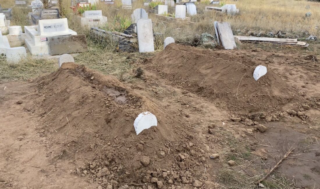Anne ve Oğlu Yan Yana Toprağa Verildi: Aile İki Acıyı Birden Yaşadı Malatya’nın Akçadağ ilçesinde hayatını kaybeden 65 yaşındaki Rabia Bozkurt ile