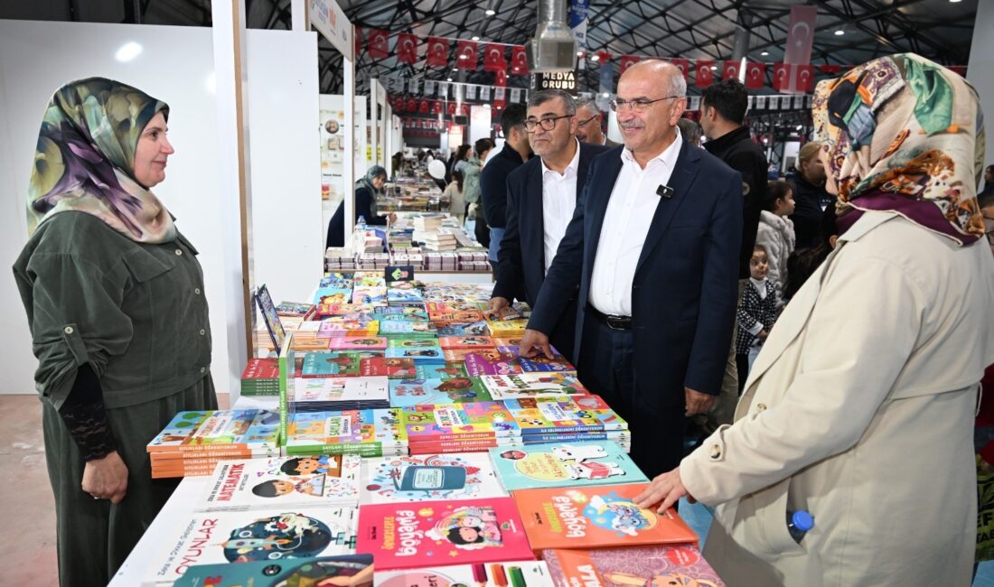 Başkan Er: “Kitap Fuarı Malatya’nın Yeniden Ayağa Kalkışının Bir Parçası” Malatya Büyükşehir Belediye Başkanı Sami Er, 12. Malatya Kitap Fuarı’nı