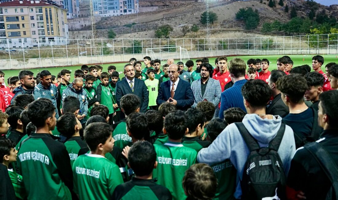 Başkan Geçit’ten Yeşilyurtspor Altyapısına Moral Ziyareti! Yeşilyurt Belediye Başkanı Prof. Dr. İlhan Geçit, Malatya Yeşilyurtspor’un U-11’den