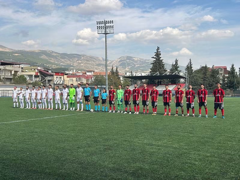 Battalgazi Belediyespor İkide İki Yaptı, Hekimhanspor Evinde Kaybetti Profesyonelliğe Geçiş Ligi (PGL) 2. hafta karşılaşmalarında Malatya temsilcilerinden Battalgazi