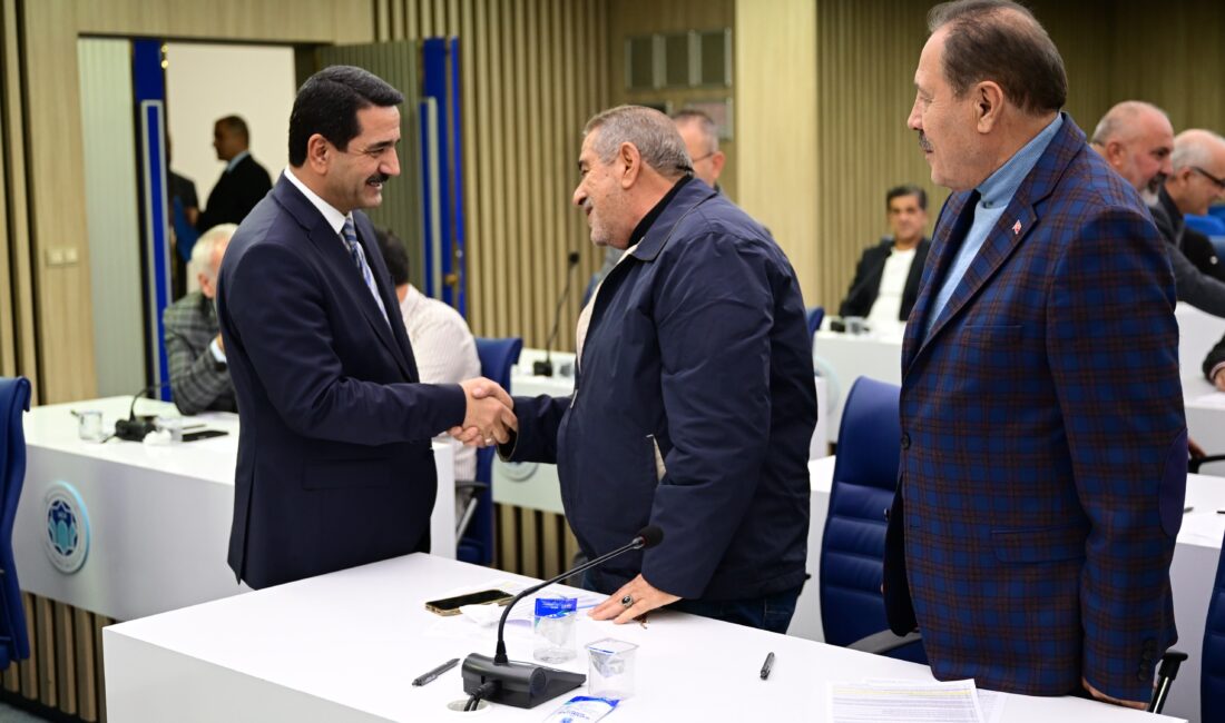 Battalgazi’de GES Hamlesi: Enerjinin Yüzde 80’i Güneşten Karşılanacak Battalgazi Belediye Meclisi ekim ayı olağan toplantısının birinci birleşiminde 32