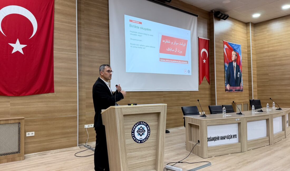 Malatya’nın Doğanşehir ilçesinde kamu personeline yönelik Osmanlı Türkçesi Tanıtım Semineri
