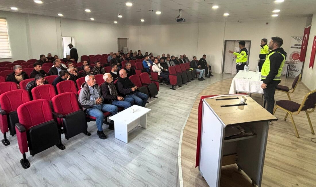 Doğanşehir’de Okul Servis Şoförlerine Sıkı Trafik Uyarısı Malatya’nın Doğanşehir ilçesinde, öğrencilerin güvenli ulaşımını sağlamak ve olası kazaların
