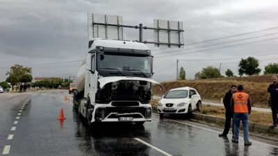 Malatya’nın Doğanşehir ilçesinde tır ile otomobilin çarpışması sonucu meydana gelen