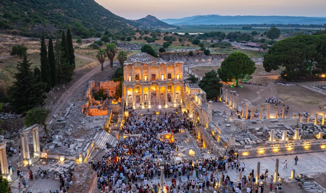 Kültür ve Turizm Bakanı Mehmet Nuri Ersoy, gece müzeciliği uygulamasında