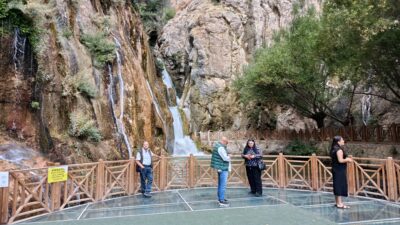 Malatya’nın Darende ilçesindeki Günpınar Şelalesi, sonbaharda da yerli ve yabancı