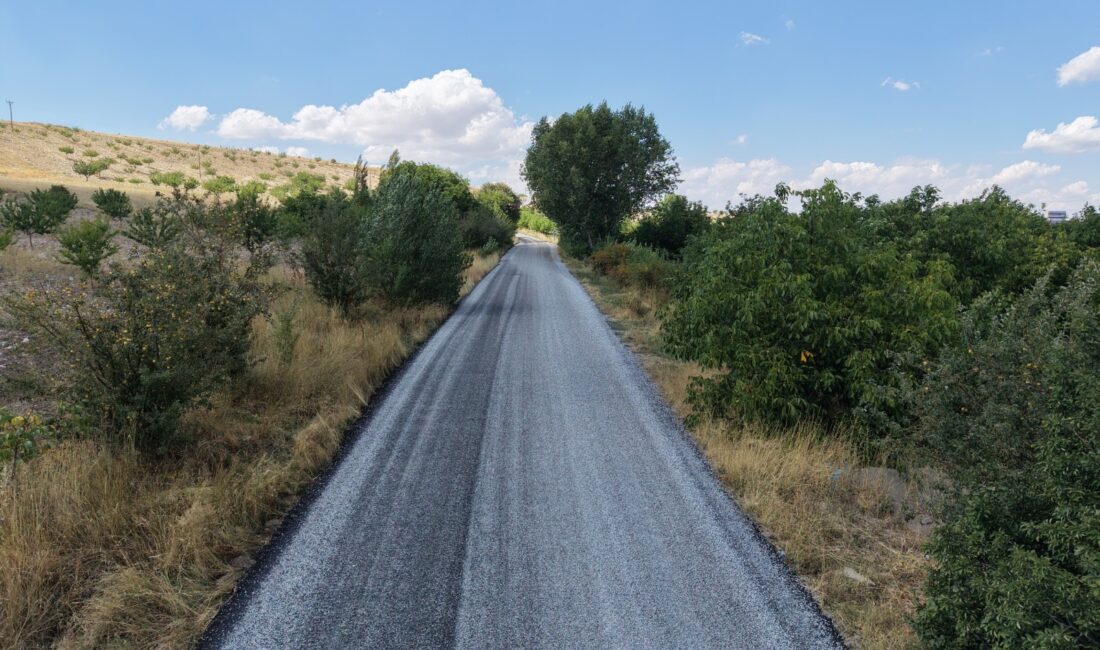 Hekimhan’da 22 Kilometrelik Grup Yolu Yenilendi Malatya Büyükşehir Belediyesi, Hekimhan ilçesinde 7 mahalleyi birbirine bağlayan Kurşunlu-Güzelyurt
