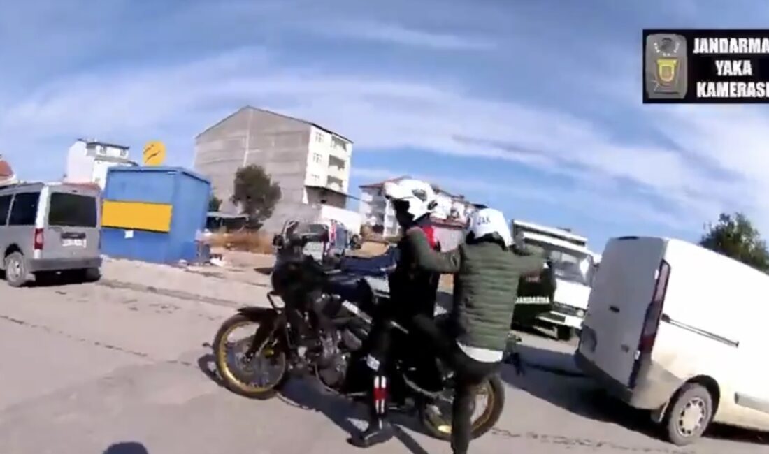 KPSS Adayının Kimliğini Jandarma Yetiştirdi Malatya’da kimliğini aracında unutan KPSS adayına yardım eden jandarma ekipleri,
