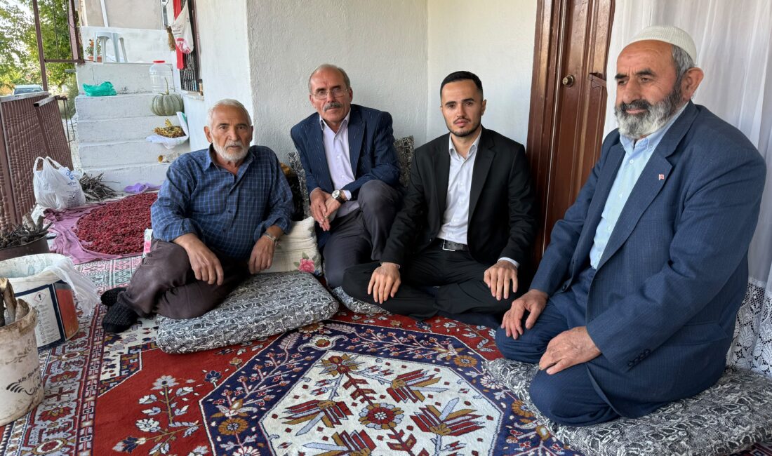 MHP Kuluncak Teşkilatından Şehit Ailelerine Ziyaret Malatya’nın Kuluncak ilçesinde MHP ilçe teşkilatı ve belediye temsilcileri, şehit