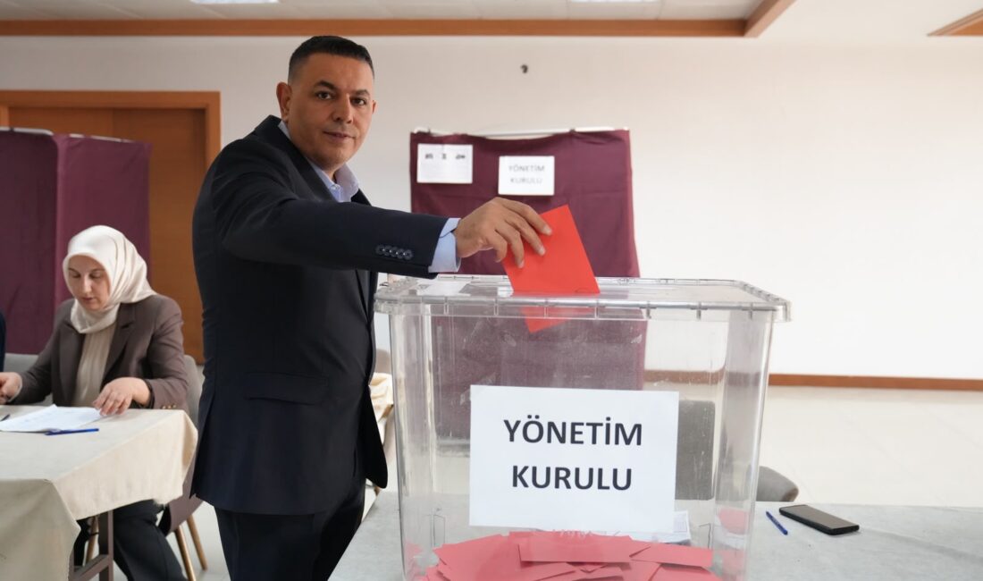 MTSO’da Yeni Yönetim Belirlendi: Sadıkoğlu Yeniden Başkan Malatya Ticaret ve Sanayi Odası’nda (MTSO) yönetim kurulu ve meclis