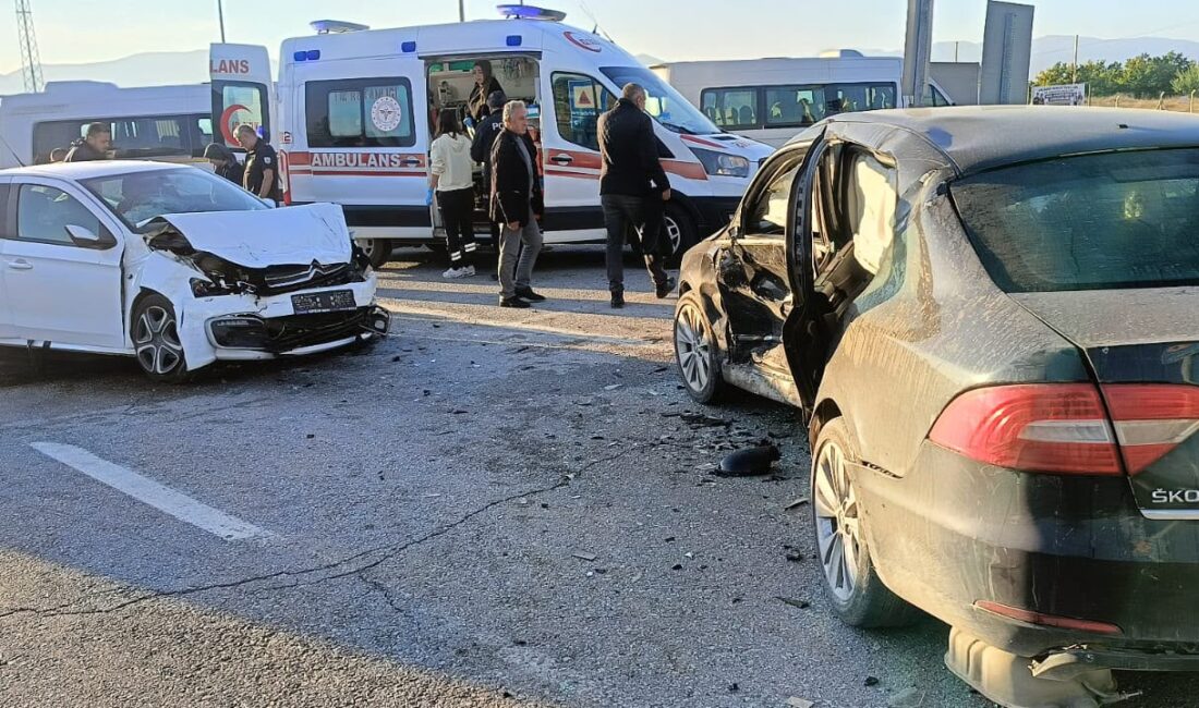 Malatya-Kayseri Yolunda Trafik Kazası: 6 Yaralı Malatya-Kayseri karayolunun Akçadağ yol ayrımı mevkiinde meydana gelen trafik kazasında