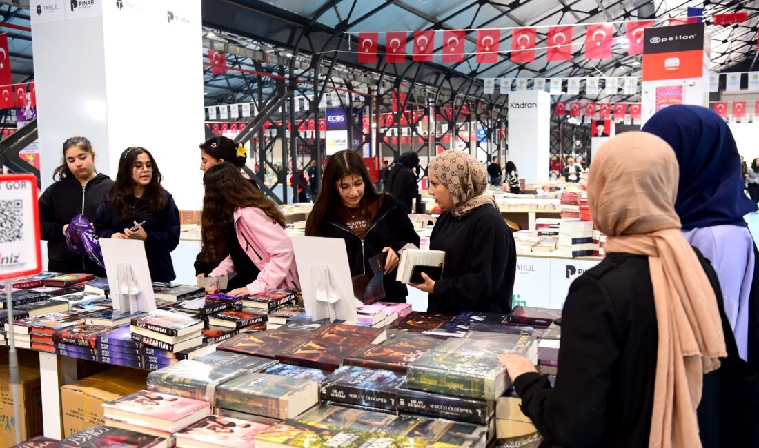 Malatya Kitap Fuarı’na 5 Günde 100 Bin Ziyaretçi Malatya Büyükşehir Belediye Başkanı Sami Er, 12. Malatya Kitap Fuarı’nın