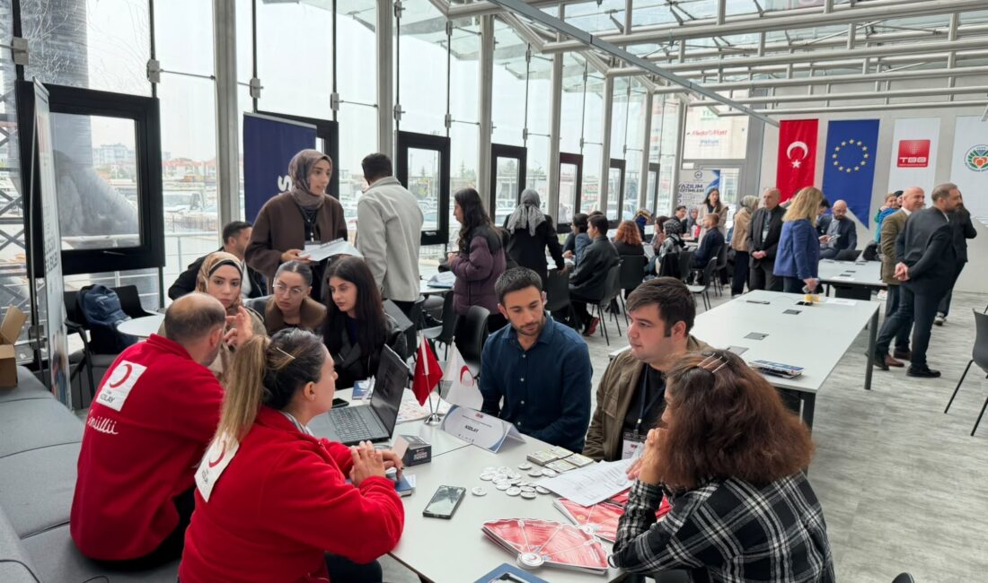 Malatya’da 100 Genç İş Dünyasıyla Buluştu Malatya Büyükşehir Belediyesi tarafından düzenlenen Mezun–İşveren Eşleştirme Programı kapsamında, Dijital