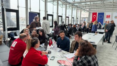 Malatya’da 100 Genç İş Dünyasıyla Buluştu Malatya Büyükşehir Belediyesi tarafından düzenlenen Mezun–İşveren Eşleştirme Programı kapsamında, Dijital