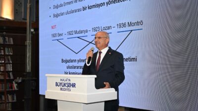 Malatya Büyükşehir Belediye Başkanı Sami Er, mevcut Şehir Kütüphanesi’nin yanında
