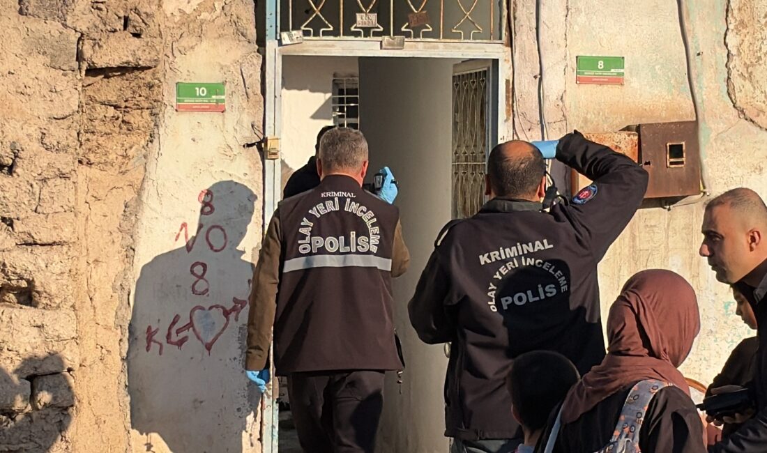 Malatya’da Dehşet: İmam Nikahlı Eşini Yatağında Bıçakladı Malatya’da tartıştığı imam nikahlı eşinin evine arka taraftan tırmanarak girdiği