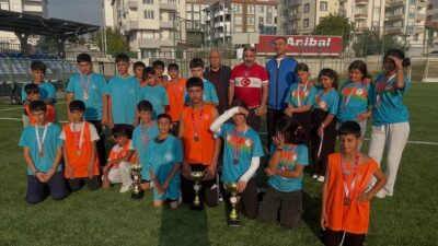 Malatya’da Genç Hokeyciler Sahada Buluştu Malatya’da Amatör Spor Haftası etkinlikleri kapsamında düzenlenen 5S Hokey Turnuvası