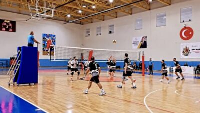 Malatya’da düzenlenen Kamu Sporları Voleybol Müsabakaları’nda kurum takımları şampiyonluk için