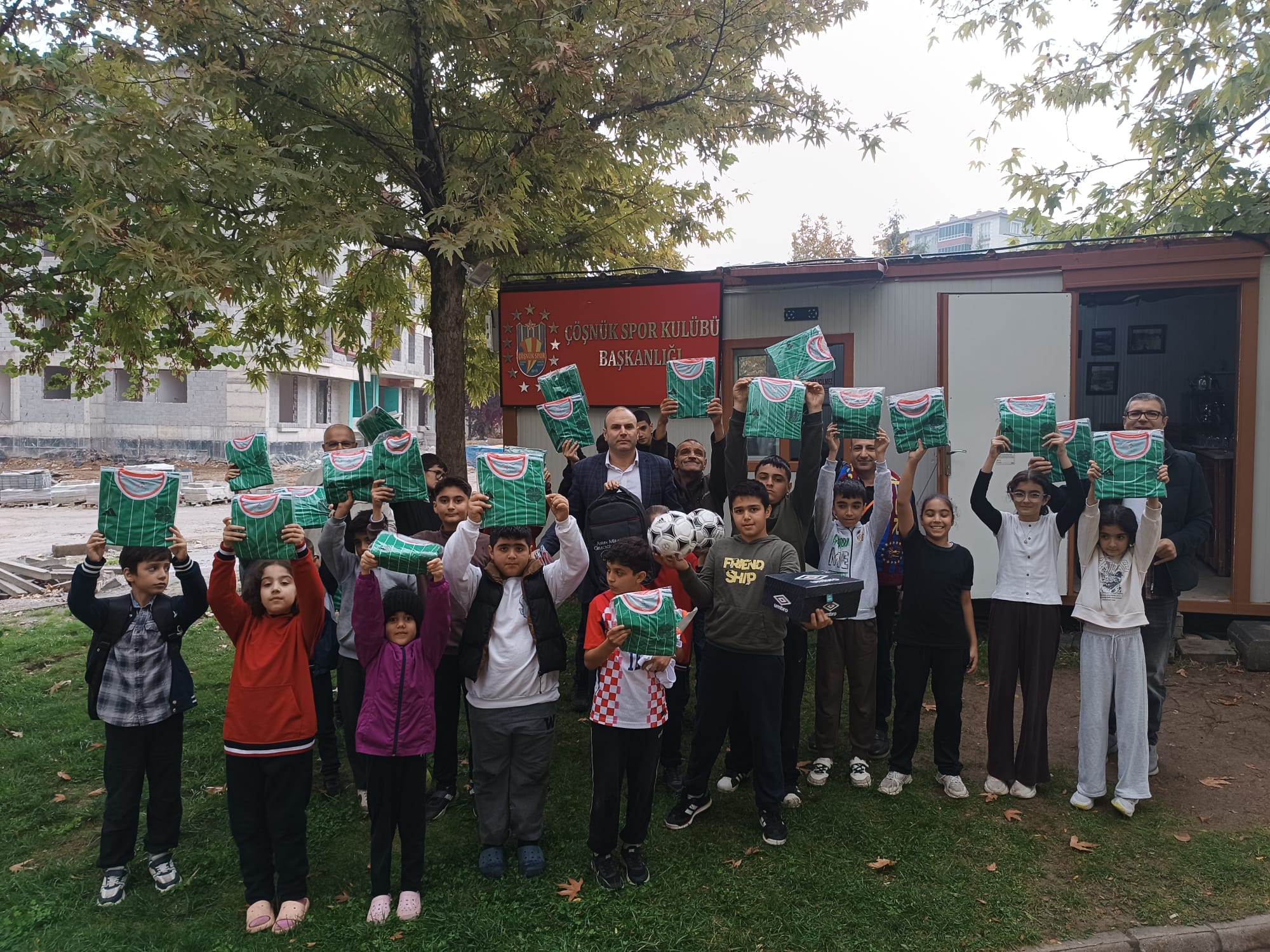 Malatya’da Minik Ressamlar Cumhuriyet Coşkusunu Resimlerine Yansıttı Malatya’da Çöşnük Spor Kulübü ile AK Parti Çöşnük Mahalle Başkanlığı
