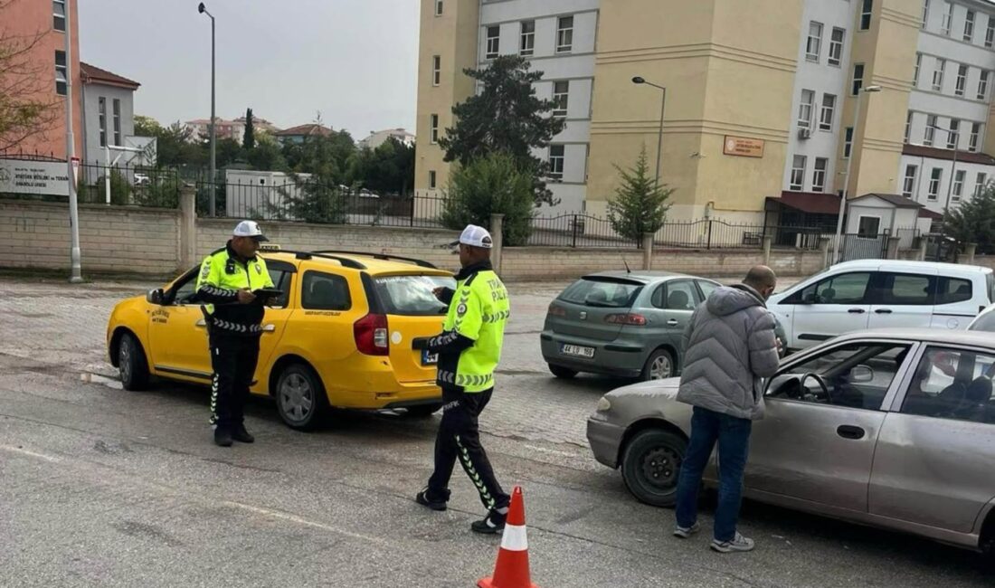 Malatya’da Okul Çevrelerinde Sıkı Denetim: 6 Bin 848 Kişi Sorgulandı Malatya’da öğrencilerin güvenliğini sağlamak amacıyla okul ve yurt çevrelerinde gerçekleştirilen