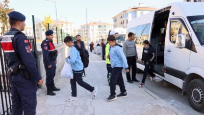 Malatya’da öğrencilerin güvenli bir ortamda eğitimlerini sürdürebilmeleri amacıyla İl Jandarma