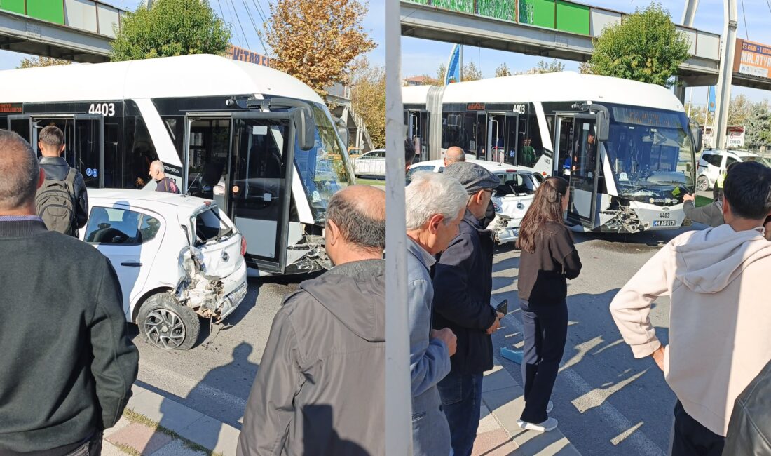 Malatya’da Trambüs İle Otomobil Çarpıştı: 5 Yaralı Malatya’da çevreyolu üzerinde trambüs ile otomobilin çarpışması sonucu meydana gelen