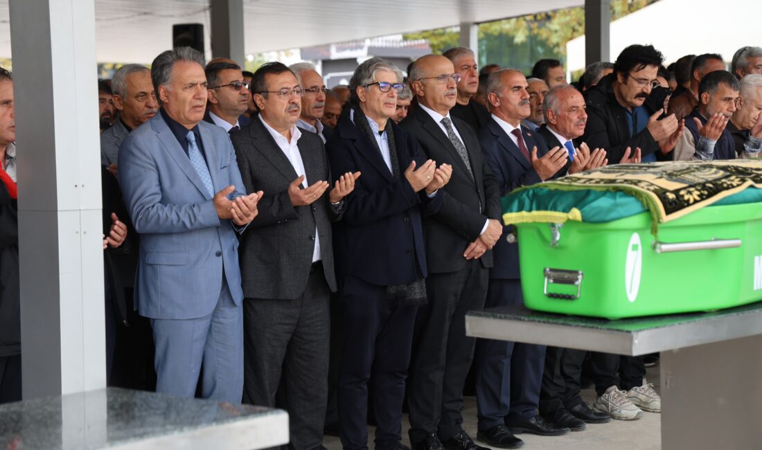Malatya’nın tanınmış esnaflarından, Bezmiâlem Vakıf Üniversitesi Tıp Fakültesi Dekanı Prof.