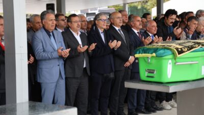 Malatya’nın tanınmış esnaflarından, Bezmiâlem Vakıf Üniversitesi Tıp Fakültesi Dekanı Prof.