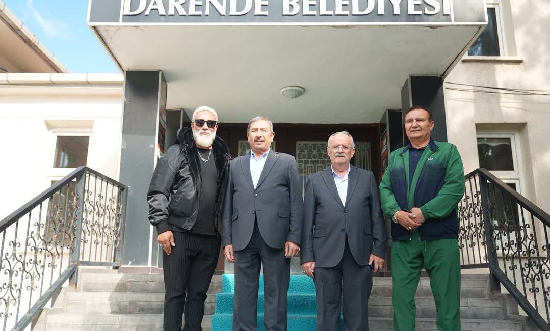 Sanatçı Tarık Mengüç, Darende’nin tarihi ve turistik noktalarını gezerek Belediye