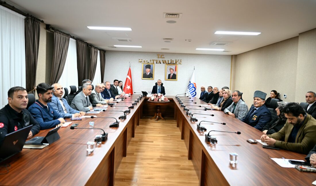 Vali Yavuz, Şehit Aileleri ve Gazilerle Bir Araya Geldi Malatya Valisi Seddar Yavuz, şehit aileleri ve gazilerle bir araya