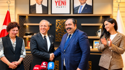 YENİ Parti Malatya İl Başkanlığında düzenlenen devir teslim töreninde Barış