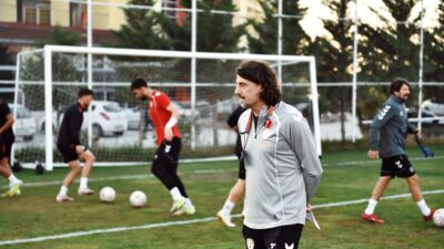 Ligde oynadığı 5 karşılaşmanın tamamını kazanarak 15 puanla liderlik koltuğuna