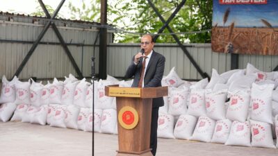 Yeşilyurt’ta Çiftçinin Yem Yükünü Hafifleten Destek Yeşilyurt ilçesinde belediye tarafından üretilen 60 ton arpa, hayvancılıkla uğraşan