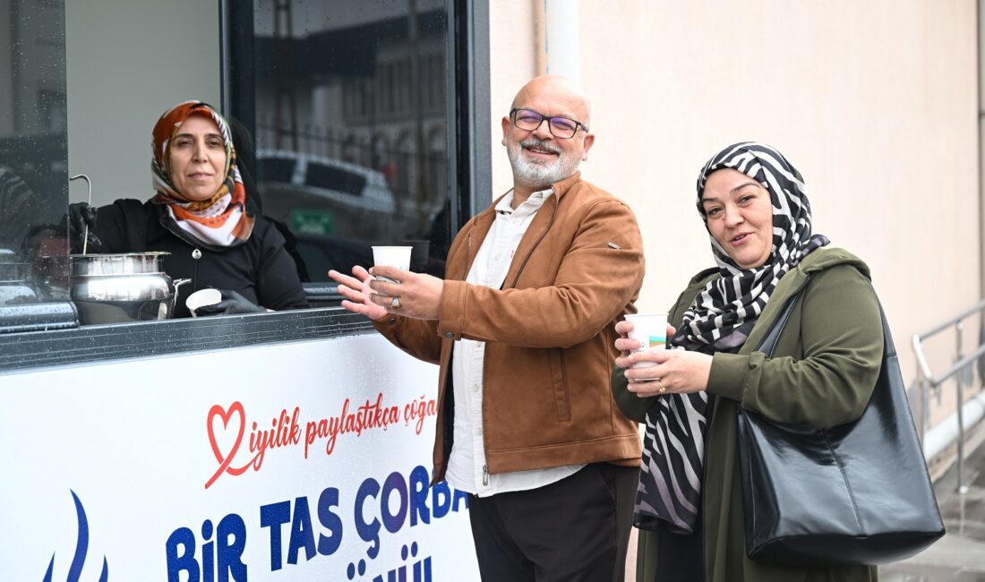 Malatya’nın Yeşilyurt ilçesinde belediye tarafından hayata geçirilen “Bir Tas Çorba,